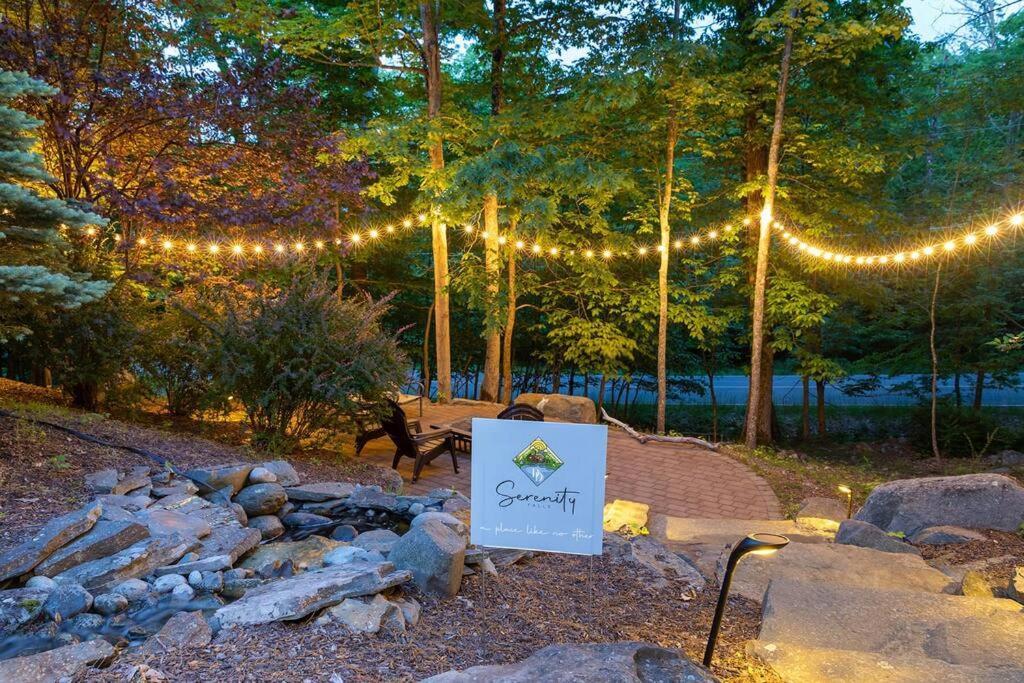 Holiday home Serenity Falls - Stylish 4bdr Mountain Retreat, Hot Tub, Pool *