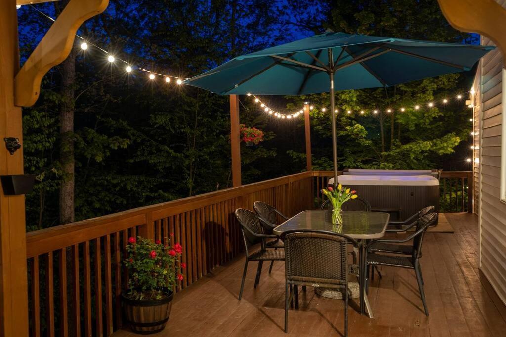 Serenity Falls - Stylish 4bdr Mountain Retreat, Hot Tub, Pool Holiday home